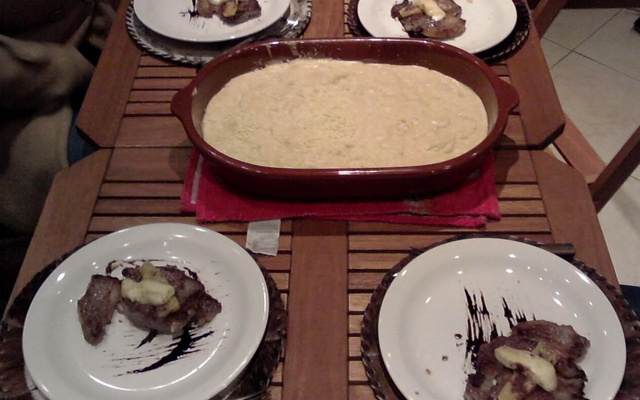 Entrecot com queijo coalho, banana e canela