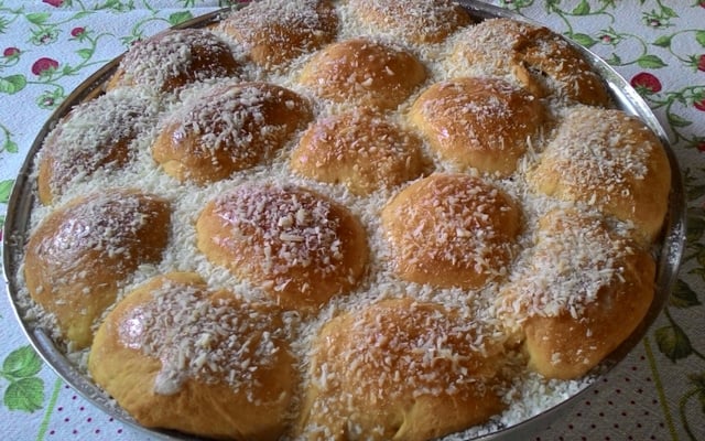 Rosca doce de leite condensado com goiabada