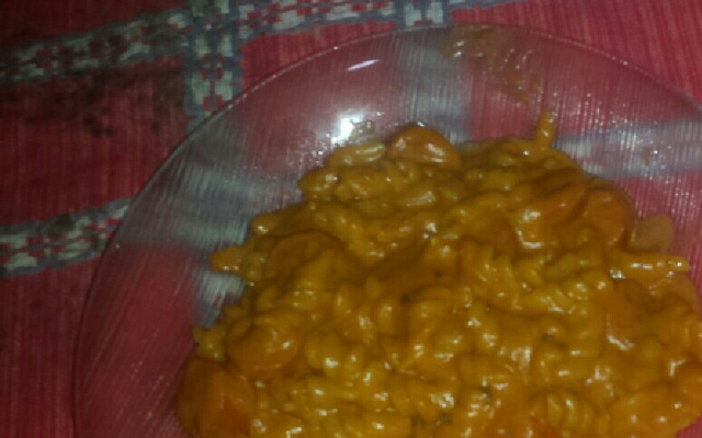 Macarrão com salsicha na panela de pressão