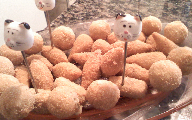 Risoles de calabresa com cheddar