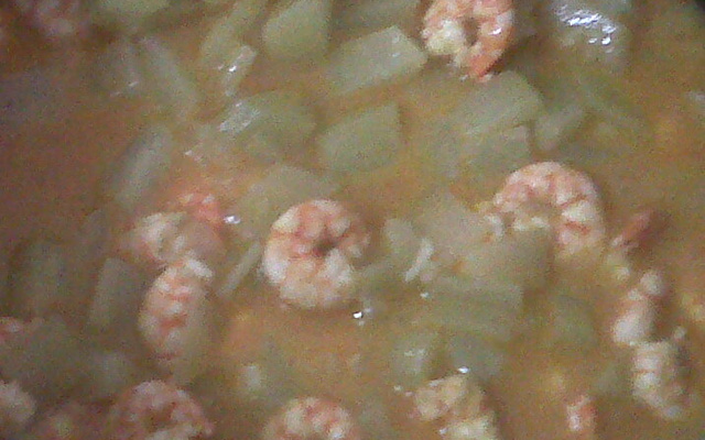 Camarão com chuchu no leite de coco