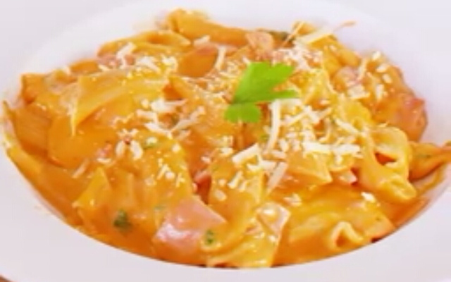 Macarrão na panela de pressão