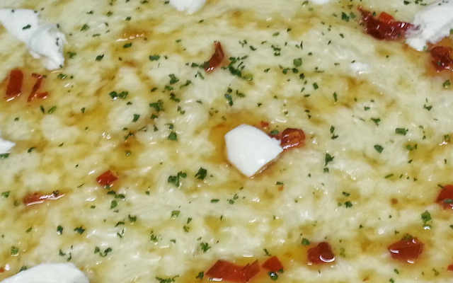 Panqueca com recheio de carne moída e mussarela