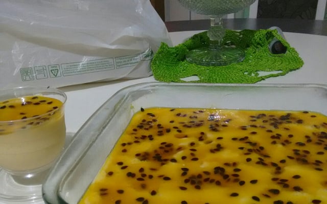 Mousse rápida de maracujá com calda