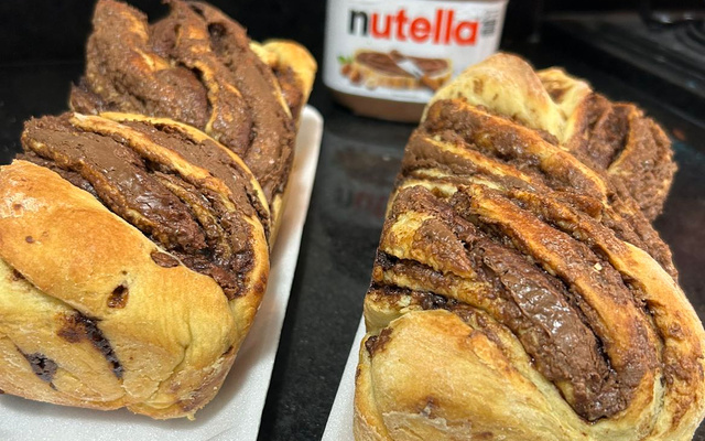 Babka ou pão doce recheado de goiabada