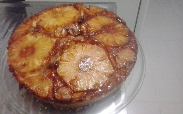 Bolo de abacaxi e banana