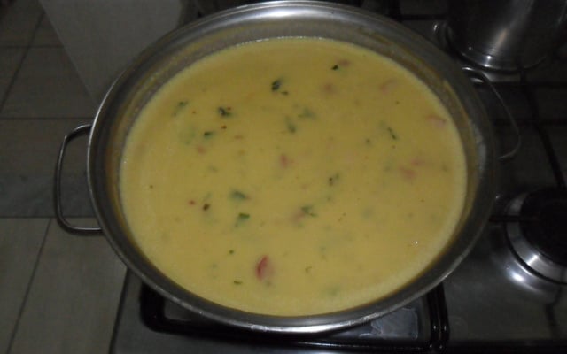 Caldo de mandioquinha (batata baroa) com calabresa