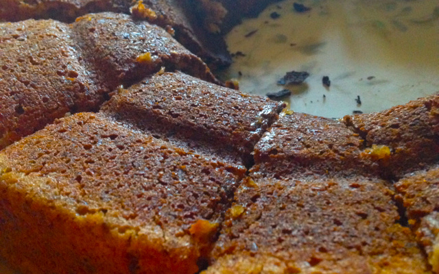 Bolo de banana com casca