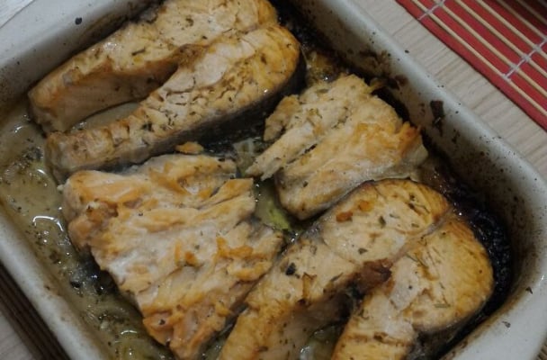 Salmão assado à provençal