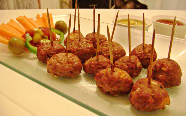 Bolinho de carne moída assado