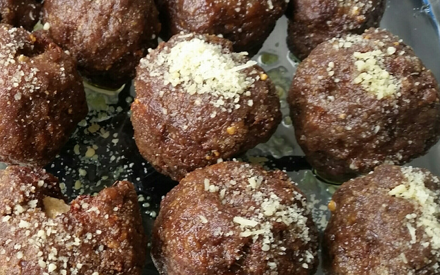 Almôndegas recheadas