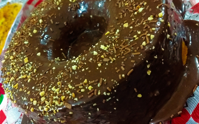 Bolo de cenoura com cobertura de brigadeiro