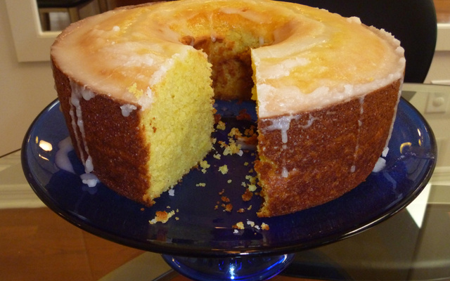 Bolo de laranja com casca fácil