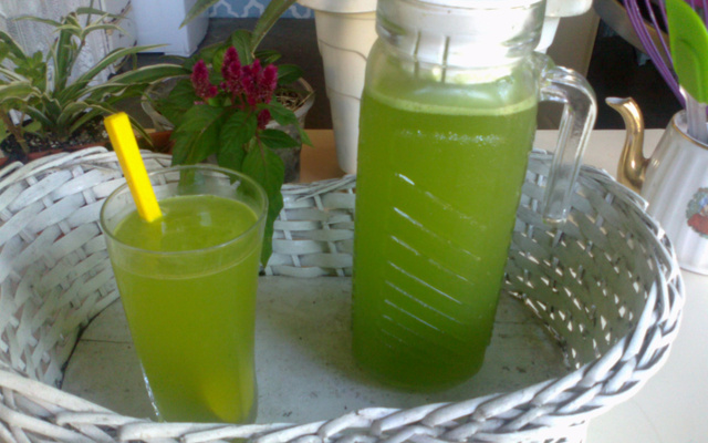 Suco de erva-cidreira (capim cidreira)