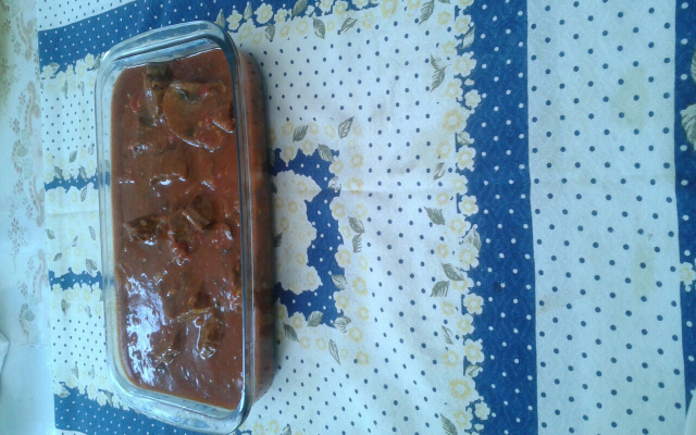 Língua de vaca ao molho vermelho