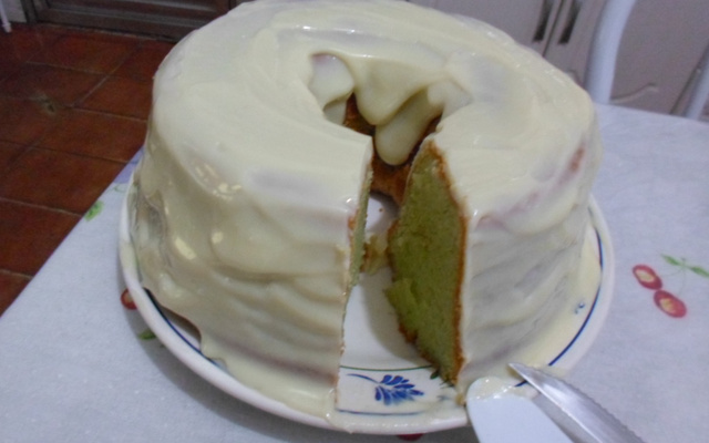 Bolo com gelatina de limão