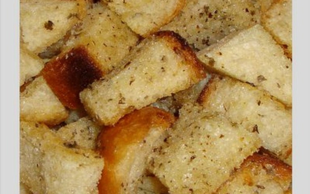 Croutons com pão Italiano do Lúcio Cezar
