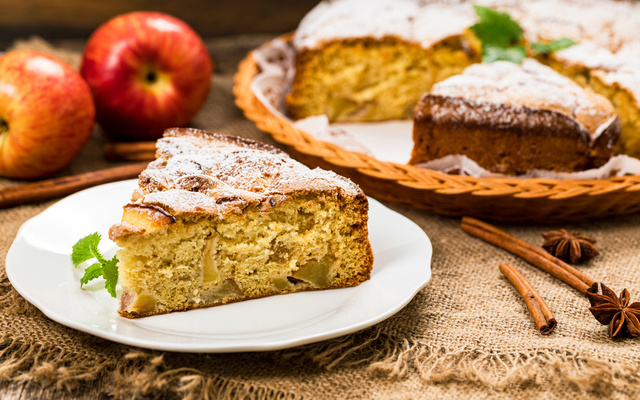 Bolo de maçã com canela e castanhas