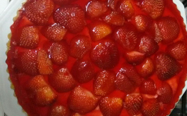 Torta de morango (com biscoito maisena)