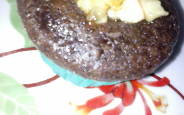 Cupcake de cacau com maçã