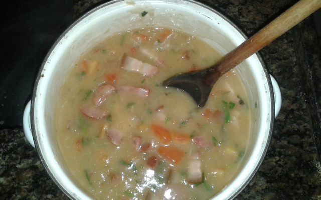 Caldo de aipim de calabresa e bacon