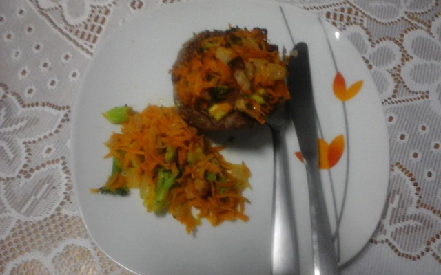 Cestinhas de carne com recheio de legumes