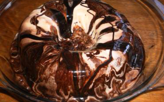 Sorvete de pudim com chocolate