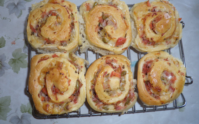 Caracóis de presunto e queijo