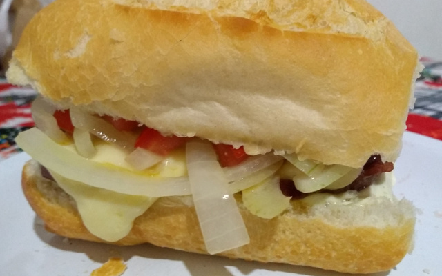 Sanduíche de calabresa