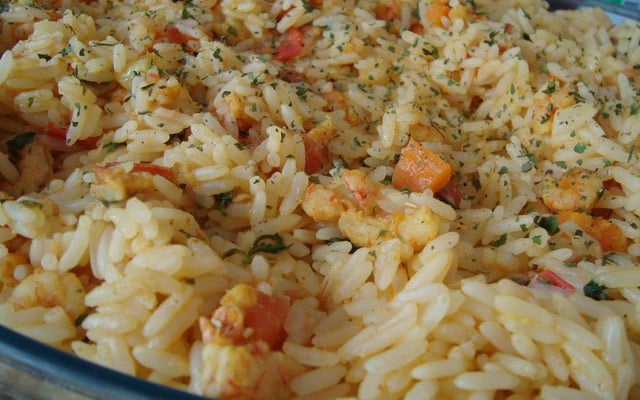 Arroz à grega com camarão