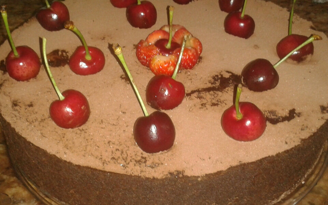 Torta de ganache e frutas vermelhas