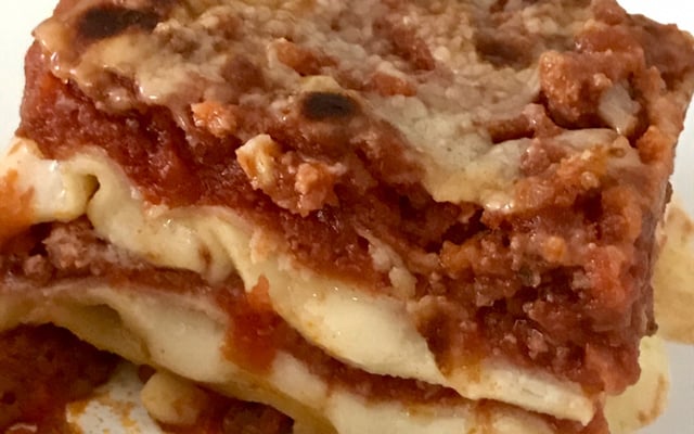 Lasanha bolonhesa ao molho branco