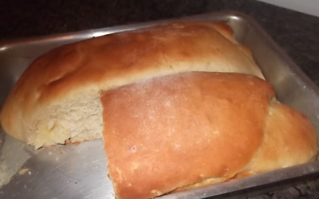 Pão recheado com presunto e queijo