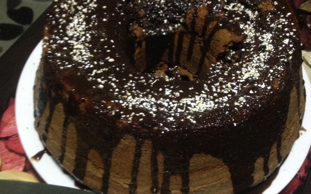Bolo de chocolate integral com cobertura
