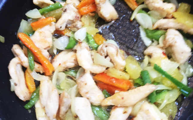 Peito de frango com legumes