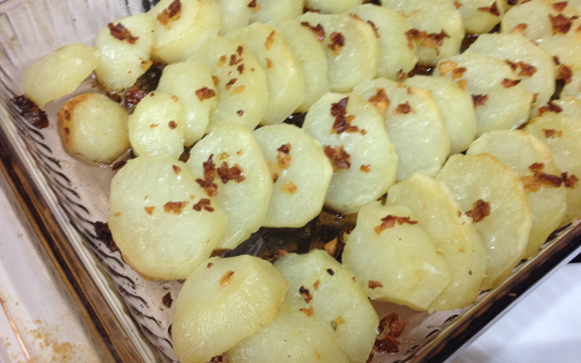 Batata assada com alho e azeite