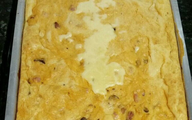 Torta de peito de frango, presunto e bacon