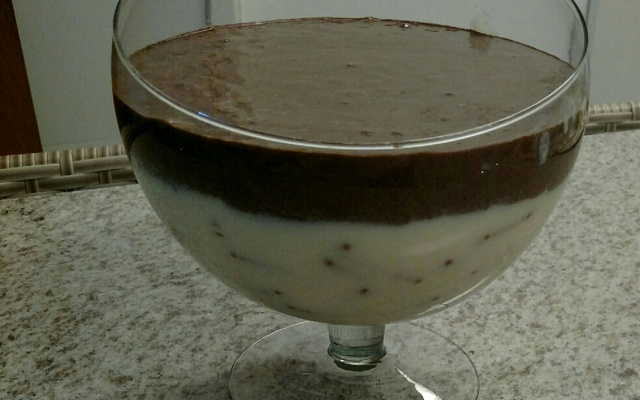 Pavê de creme belga com mousse de chocolate