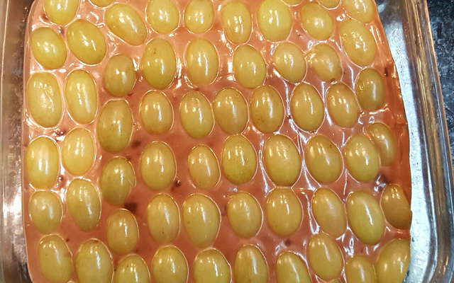 Doce de uva com chocolate e brigadeiro branco