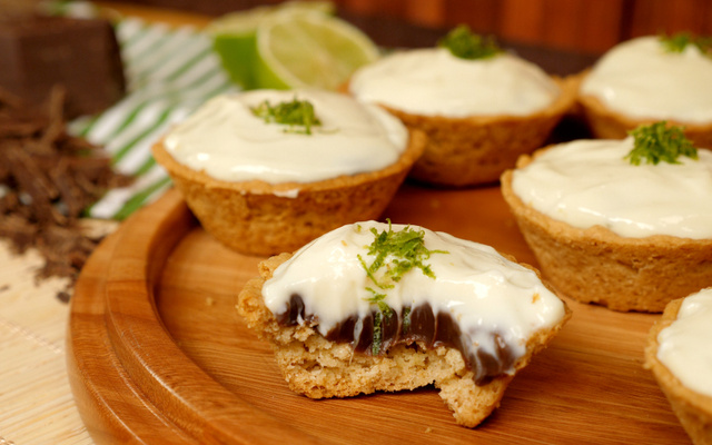 Tortinha de limão com brigadeiro