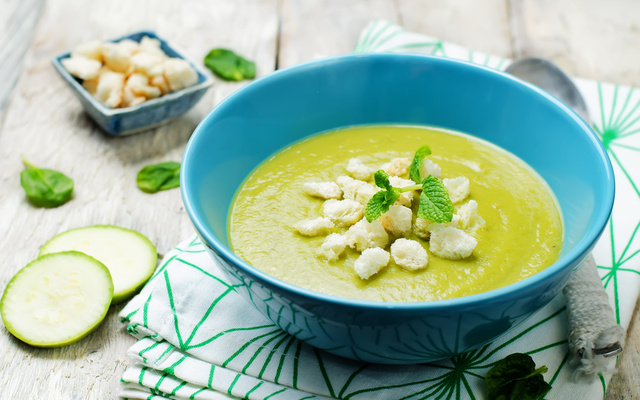 Caldo de mandioquinha com espinafre