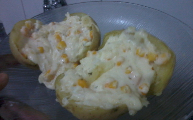 Batata recheada com queijo e milho