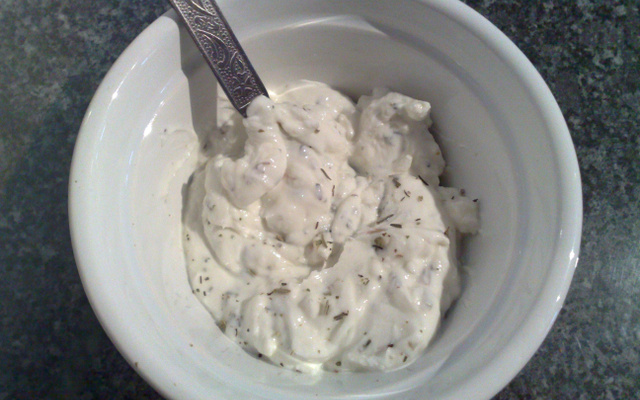 Patê de queijo cremoso com ervas