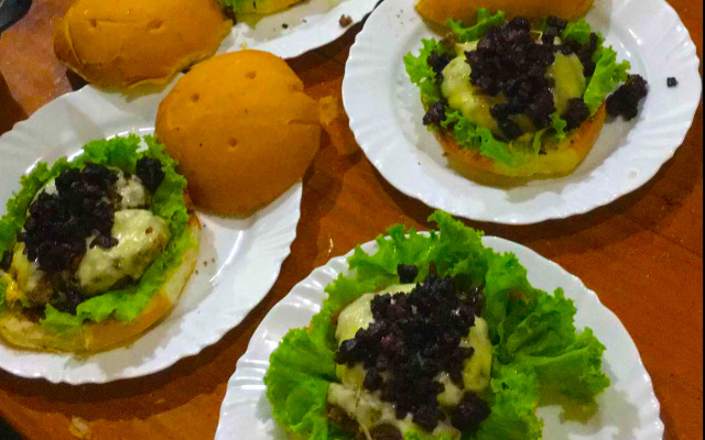 Hambúrguer com geleia de bacon