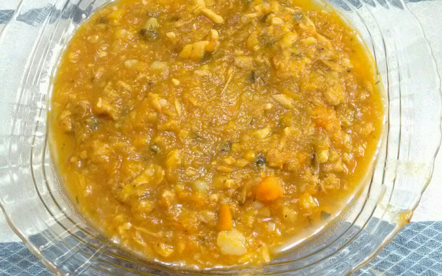 Caldo de rabo e cabeça de peixe (retalho de peixe)