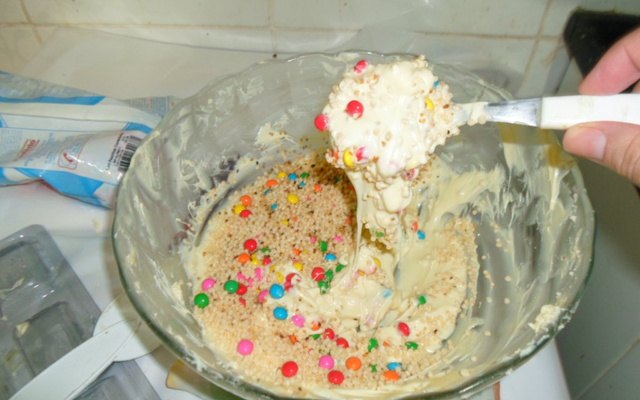 Ovo de Páscoa branco crocante da Tais