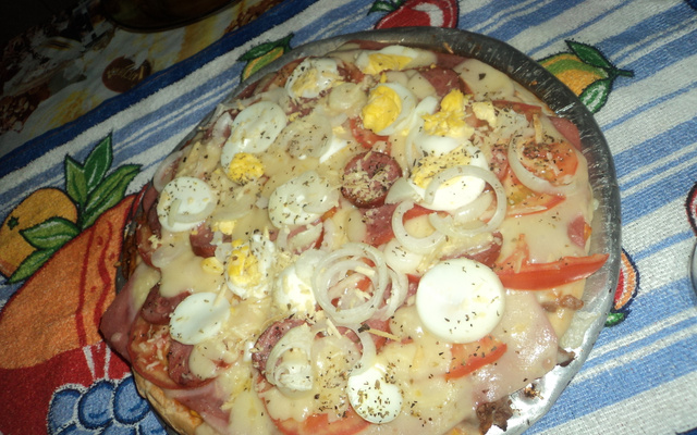 Pizza portuguesa e de calabresa