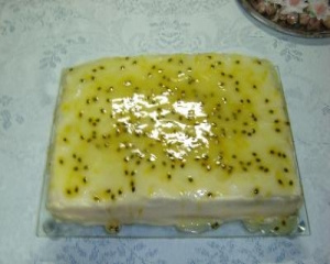 Bolo de maracujá gelado