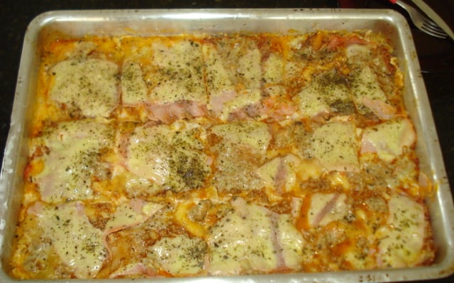 Lasanha de carne moída e molho branco