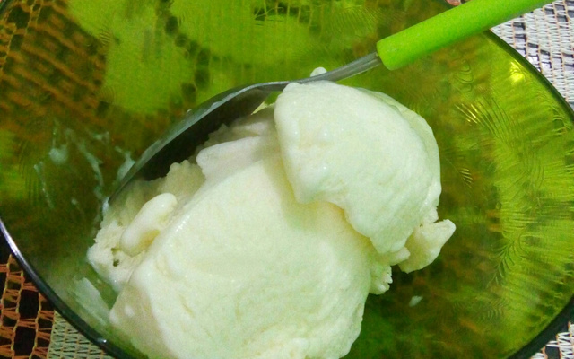 Sorvete caseiro de mousse de limão